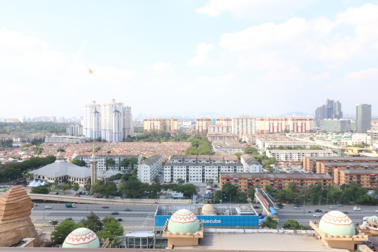 Millennium Suite At Pyramid Tower Petaling Jaya Exterior foto